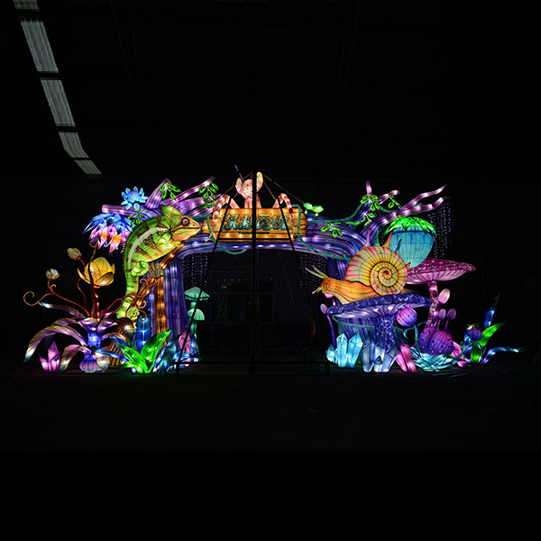 Christmas Wonderland Creative Lighting LED Light Up Chinese Lanterns Show