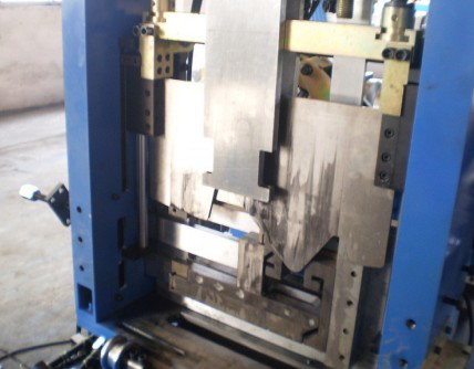 Гальванизированный крен Пурлин к з стали формируя стандарт се гидравлического отверстия машины пробивая