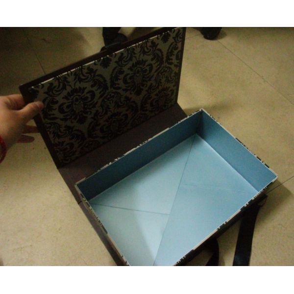 Special design flat packed rigid paper folding box with silk ribbon