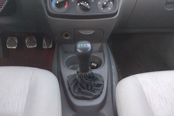 Бензин 2014 подержанных автомобилей автобуса мест подержанного автомобиля 7 Wuling года мини заправляет топливом привод LHD