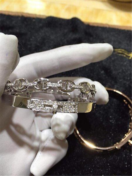   diamonds of double ring bracelet 18kt gold  with white gold or yellow gold