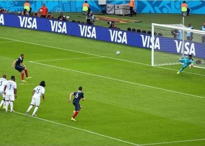 A propaganda do campo de futebol conduziu a tela de exposição P8 da tevê com taxa fresca alta