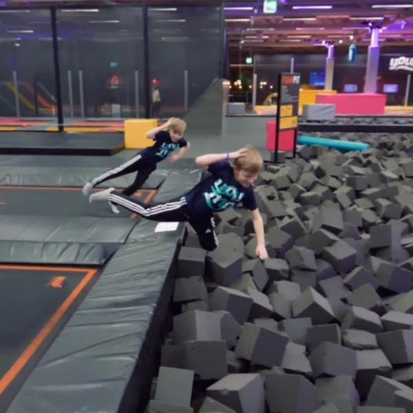 Parc de trampolines intérieur haute sécurité personnalisation aire de jeux intérieure