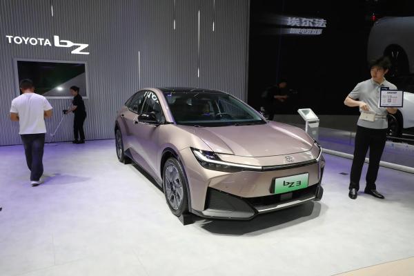 Luxury Toyota BZ3 Electric Car 5 Seats Pure Electric 184 Horsepower