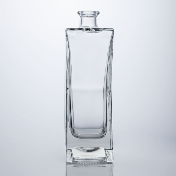 Customized Logo Glass Liquor Bottle Glass Material Cork Stopper Whisky Gin Rum Vodka