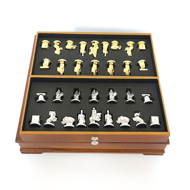 Large 40*40*4.5cm Metal Chess Set with Zinc-Alloy Pieces and Customized Logo Design