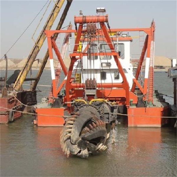 Discharge Distance 2000m 45&deg; Dredging Depth 15m Mud Dredger with ISO Certification