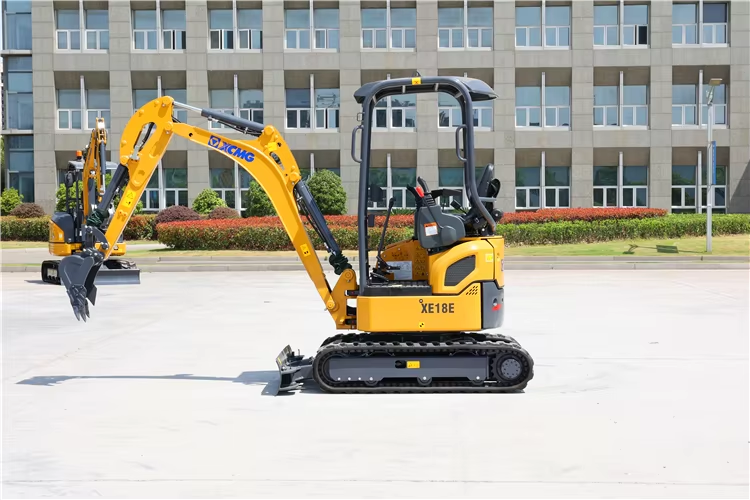 Small Digger XE18E 2ton Excavator with Hydraulic Valve and 3900mm Max Digging Radius