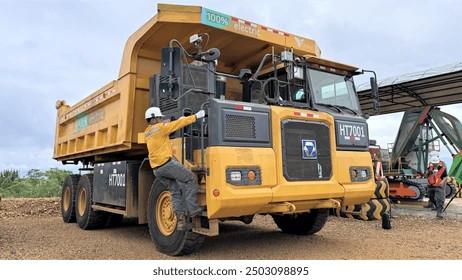 ELECTRIC WIDE BODY MINING DUMP TRUCK  FOR MINING OPERATIONS