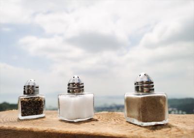 Un mélangeur de condiments personnalisable en 3 pièces avec une capacité de 17 ml pour un assaisonnement parfait