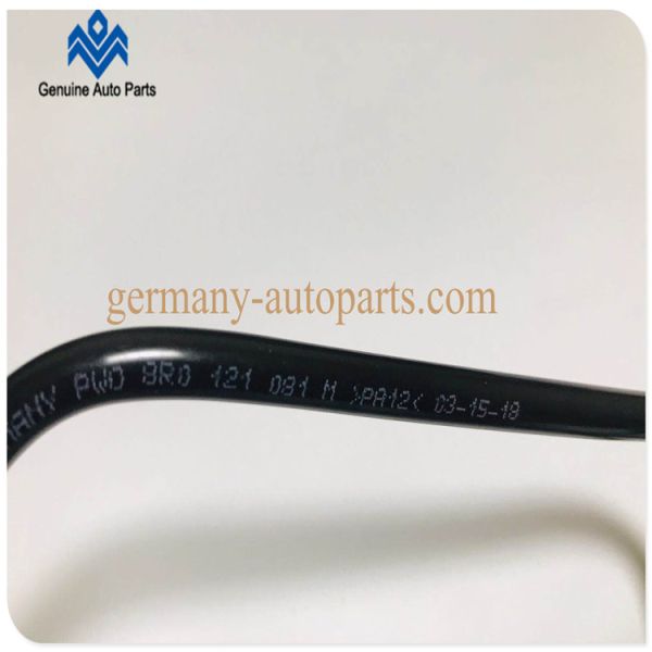 8R0 121 081 M Plastic Tank Hose For Audi A4 S4 A5 S5 Q5 2013-2018