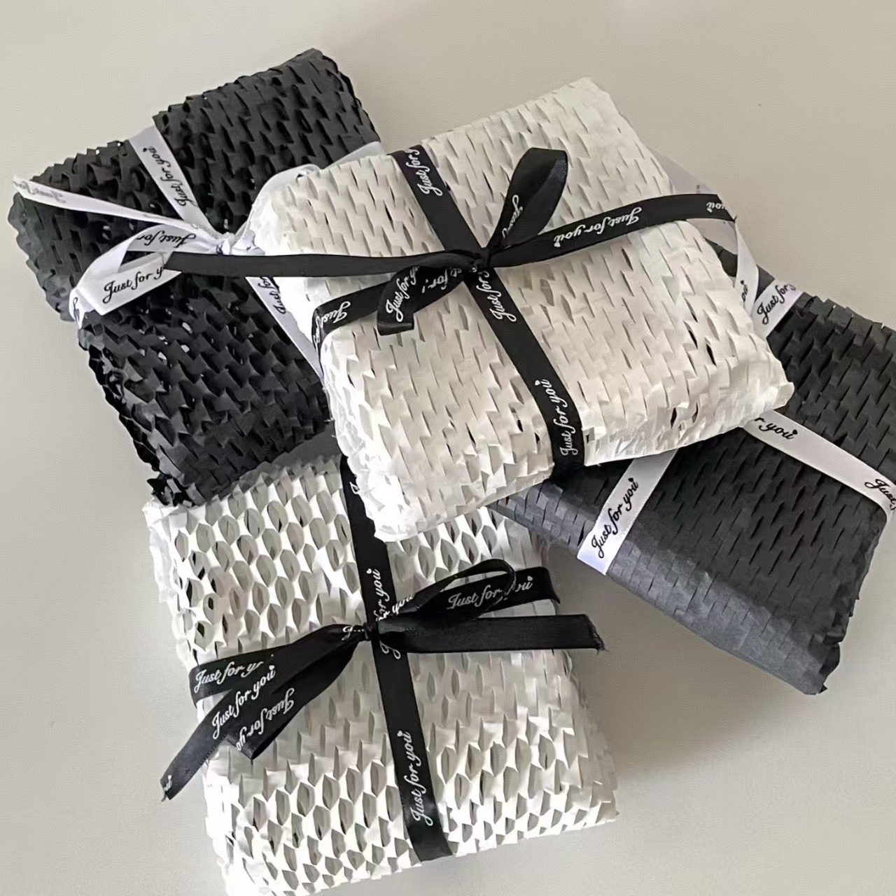Black & White Honeycomb Paper Duo – Expandable Gift Wrap Set for Modern & Minimalist Gifts