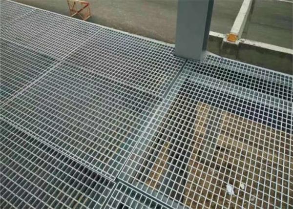 Pressure Resistance Welded Heavy Duty Bar Grating Q235 SS Floor Grating