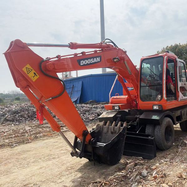 15Ton Medium Used Doosan Excavators Dh150-7 Wheeled Crawler Excavator Types