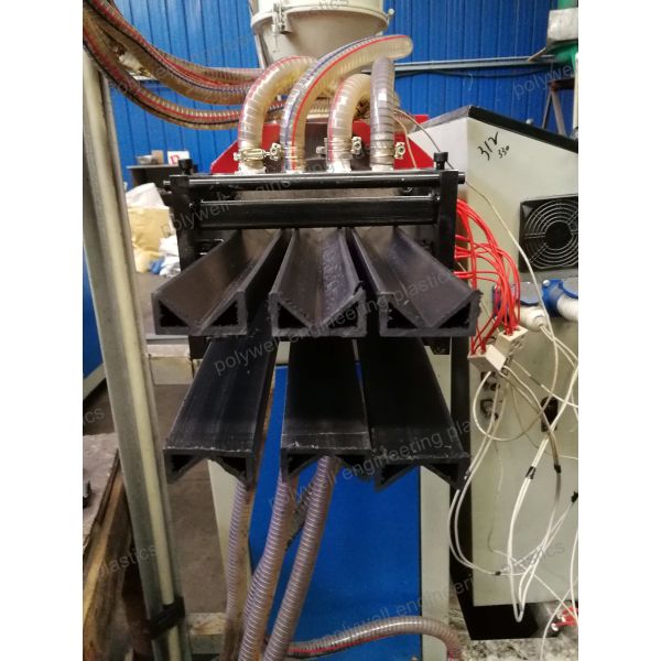 Le plastique PA66 expulsant des matrices de moulage pour la coupure thermique dépouille le moule d'extrudeuse