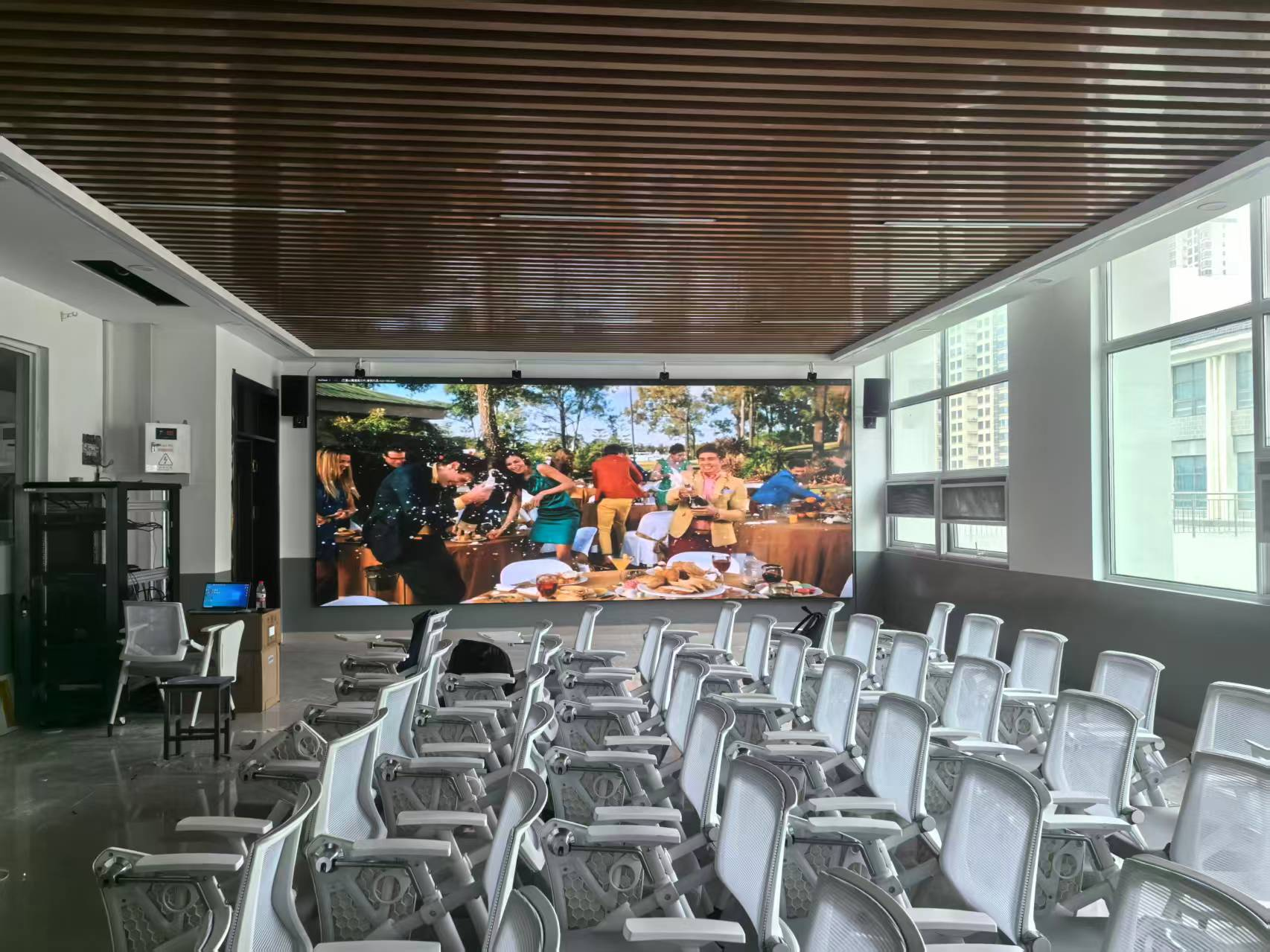 Ultra Thin Fine Pitch All In One LED Display For Smart Education Seamless Collaboration