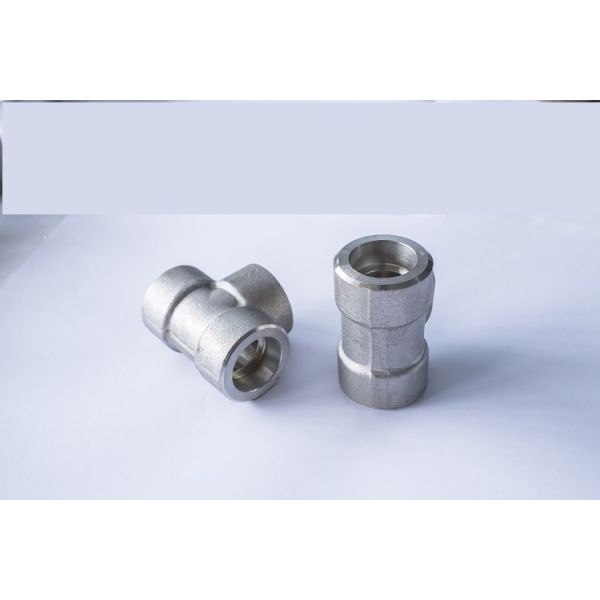 Гальванизированное томительно-тягучее тройников штуцера трубы черного листового железа безшовное соединенное