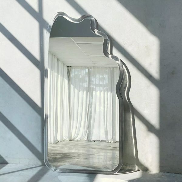 Lighted Acrylic Wall Mounted Magnifying Mirror For Bathroom Vanity