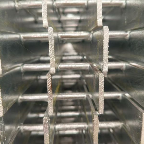 Металлические изделия из листов, изготовленные из стали класса 0,75 мм