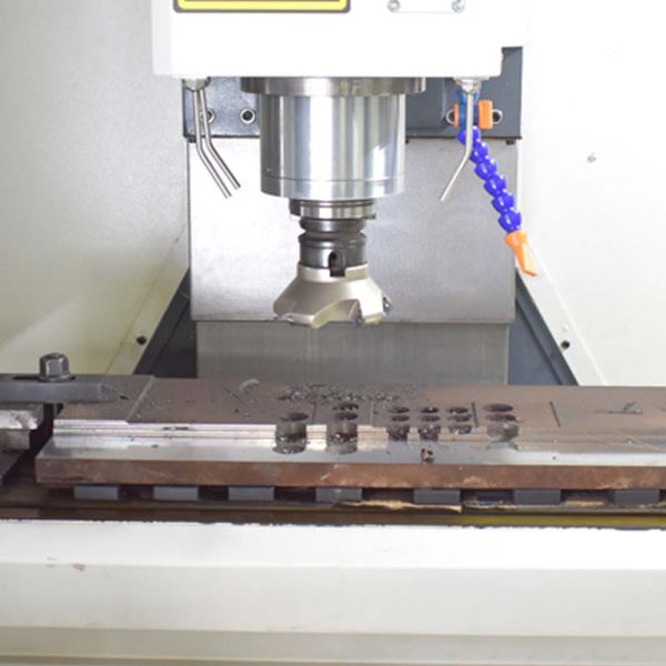 BT40 Taper VMC Vertical 3 Axis CNC Milling Machine 8000rpm With Tool Magazine