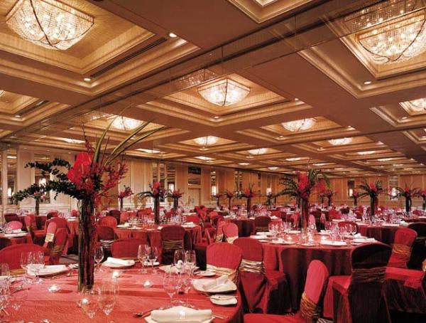 Commercial Hotel Lobby Furniture With Fabric Sofa Solid Wood And Round Dining Table Sets