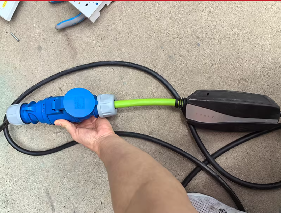 Portable Tesla Industrial Ground-Free Blue Fast Charging Plug | 220V 32A 7KW | Wall-Mounted Fast Charging Box Original Brand New