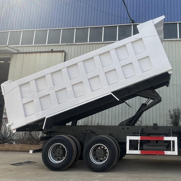 Sinotruck utilisé Howo Dump Truck 6x4 Euro 2 Spécification 5600X2300X1500mm Cisterne à carburant 300L Capacité de charge maximale de 30 tonnes