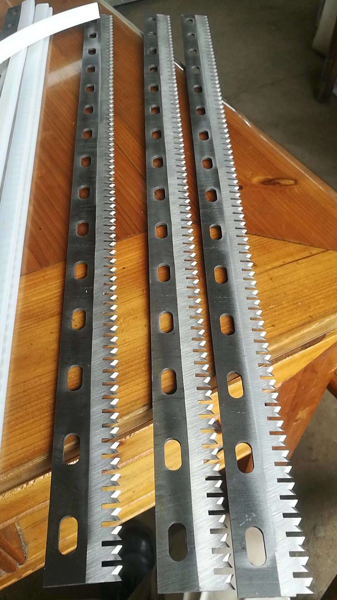 Slitting HSS serrated blade upon request designed to enhance cutting efficiency