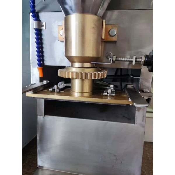 Фрикаделька ресторана коммерчески делая машину с медной турбиной