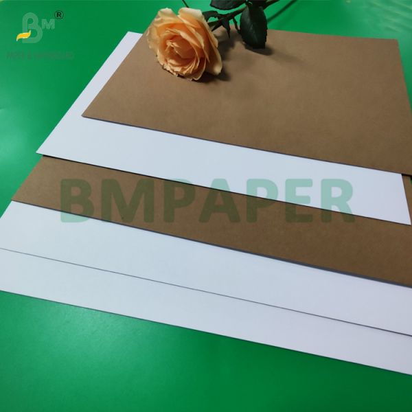 0.7mm 590gm Carton Kraft blanc pour produits électroniques Package 79 x 109cm