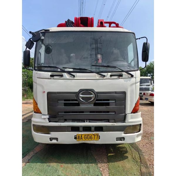 В 2012 году Sany HINO Шасси 46 метров Бетонный насос 5 цилиндров и 5 мачт