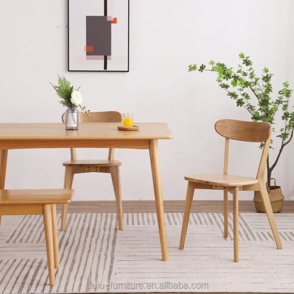 Couleurs personnalisées Chaise en bois pour la maison dans le restaurant ou le mariage à un prix abordable