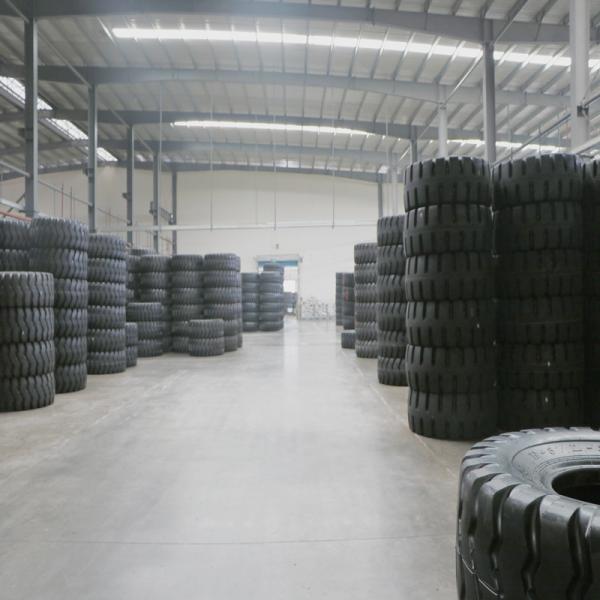 Tubeless 315/80R22.5 Tyres Tire AW767 Reinforced Bead Design With Long Mileage