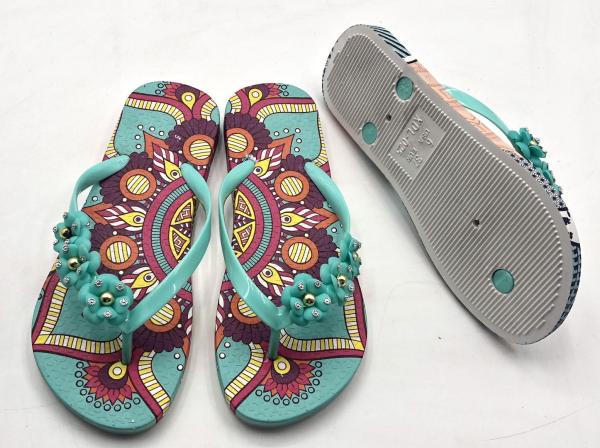 2020 New High quality cheap custom beach flip flops for women