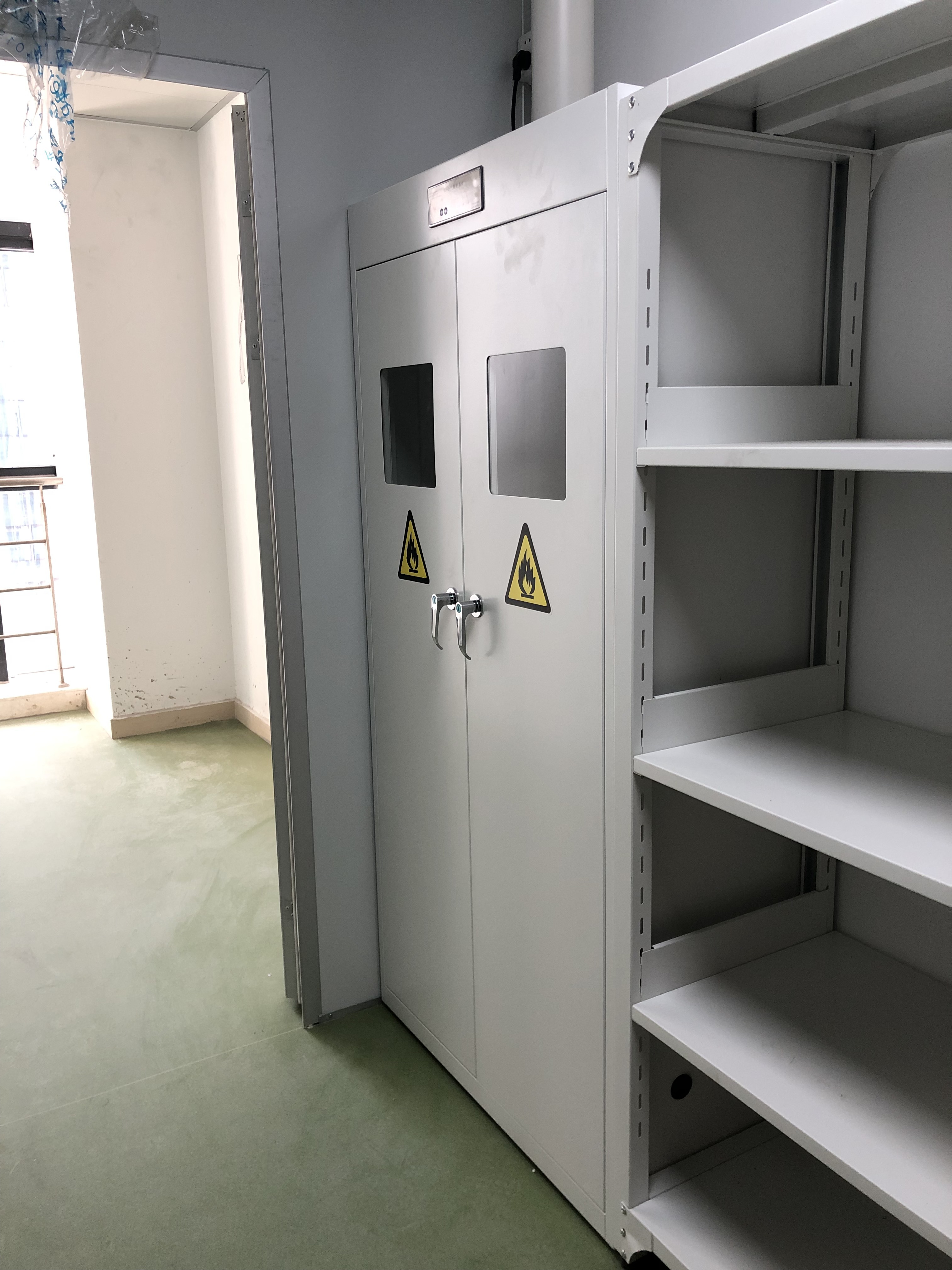 Heavy Duty Gas Cylinder Cabinet All Steel Gas Bottle Storage Cabinet Corrosion Proof