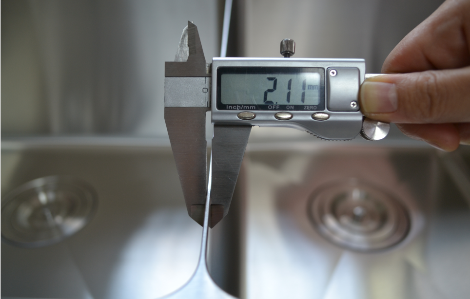 Полностью испытанная кухонная раковина границы нержавеющей стали низкая с большим Драйнбоард