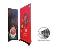 Pôster LED de 2,5 mm para interiores 2,1 pés x 6,3 pés 640 mm x 1920 mm Ângulo de visualização amplo Consumo máximo de energia 400w / m2