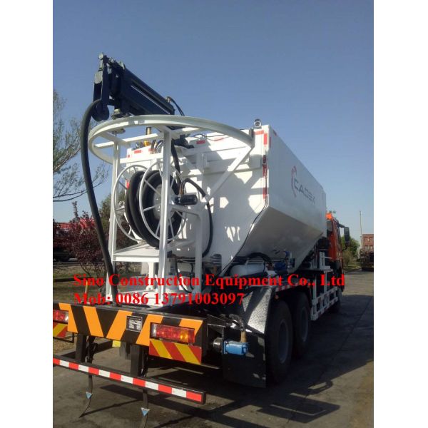 Special Purpose Truck 15ton ANFO Truck Borehole Charging Speed 200-450kg / Min