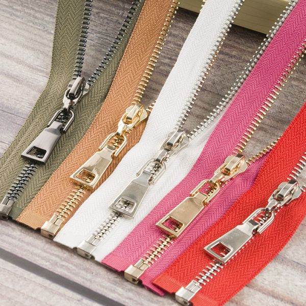 Tirettes en métal de Matt Nickel Gunmetal Antique Silver flexibles pour la veste noire