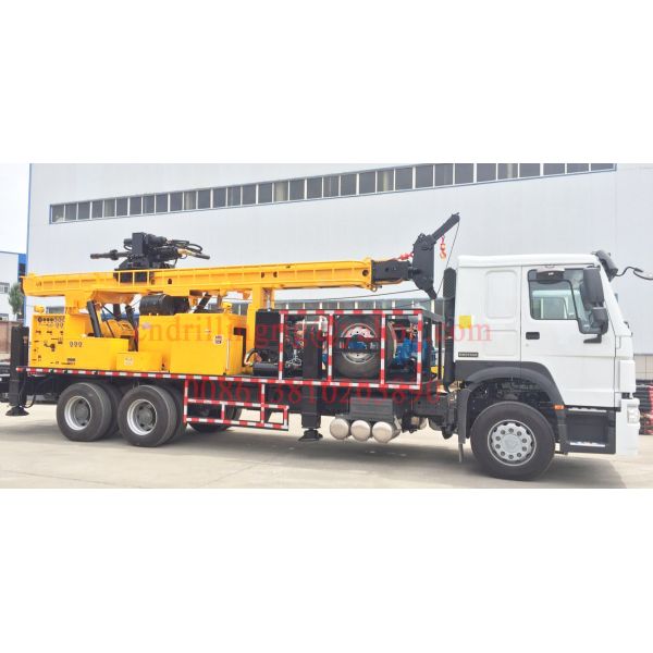 Rotary Mobile Borehole Drilling Machine , Truck Mounted Water Well Drilling Equipment