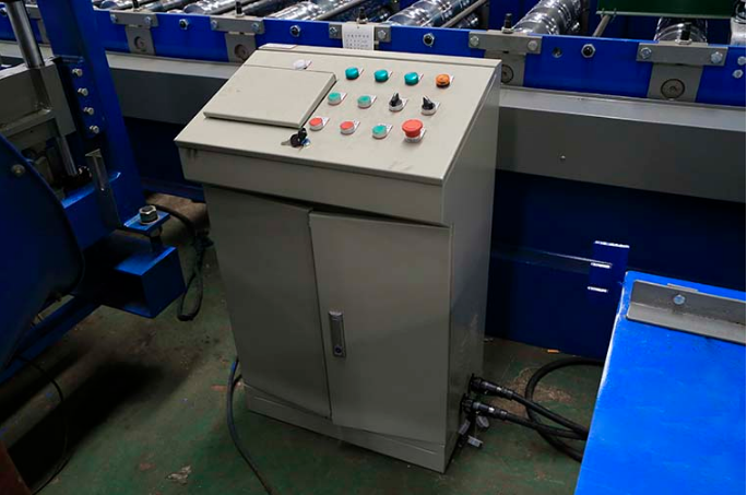 0.3 - 0.8mm Thickness Chain Drive Roofing Panel Roll Forming Machine