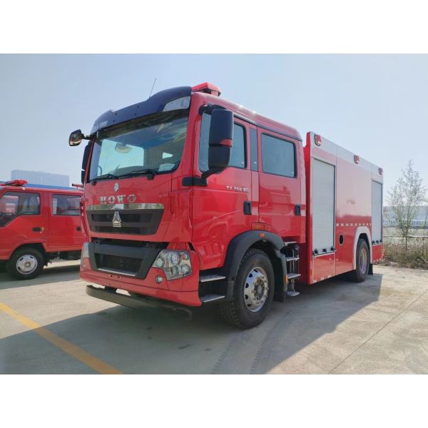 Vehículo de rescate de emergencia con rociador de incendios de Dongfeng es adecuado para limpiar caminos de incendios.