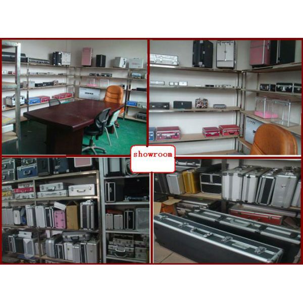 Black Lining Aluminium Trolley Case , Polka Dot Makeup Case With Shiny Metal Corners