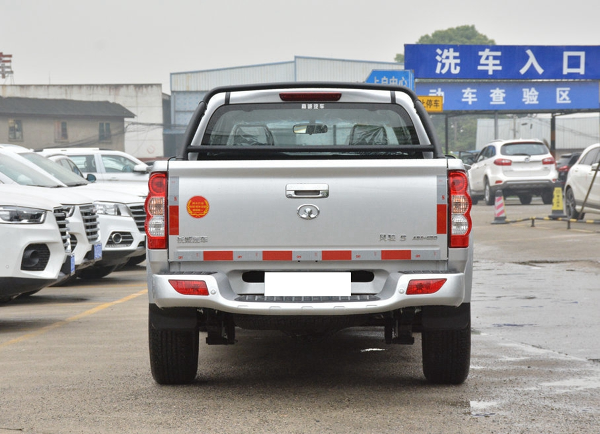 2.0L Diesel Heavy Duty Pickup Trucks , 95kw 5 Seat Pickup Truck