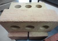 Ladrillos amarillos poner crema del edificio de la arcilla para el anticongelante exterior de la pared