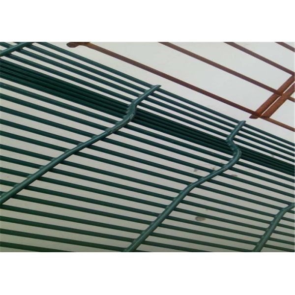 Анти- взбираясь высота форточки сетки загородки 1.8м-5.2м ячеистой сети РАЛ 6005 для сада