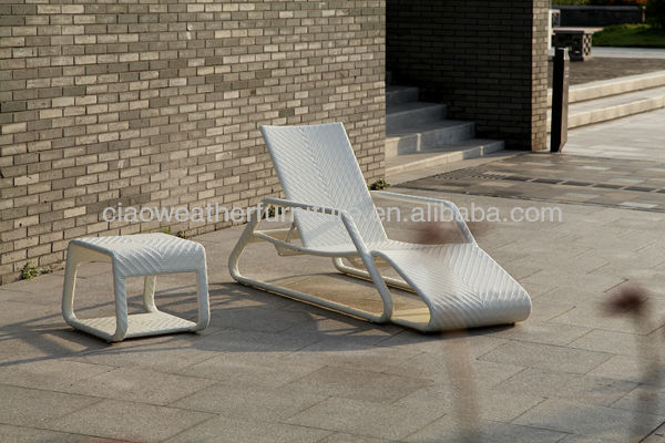 Chaise de luge de piscine Meubles extérieurs de luxe pour une détente ultime au bord de la piscine