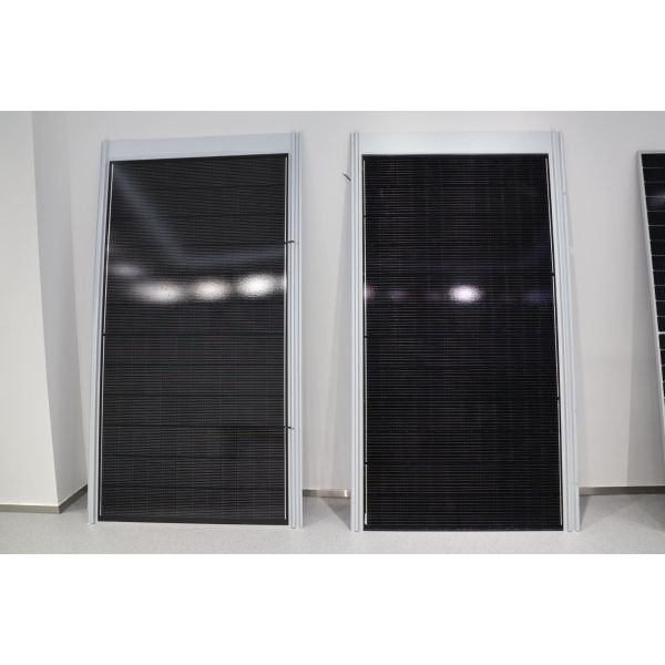 520W Couleur de la tôle de toit en acier Modules de tôle solaire Panneau de matériau BIPV être le toit directement générer de l'électricité Topcon cellule de toit de la tôle