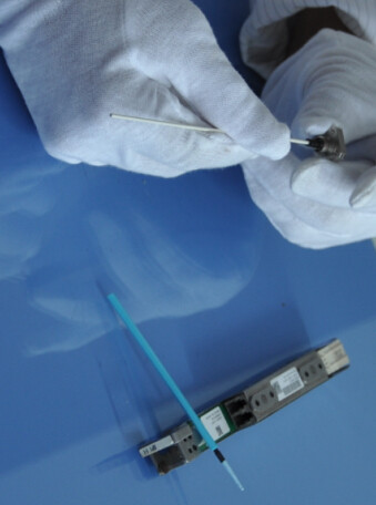 Compact And Disposable Fiber Optic Cleaning Sticks High Cleaning Performance