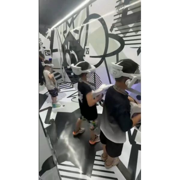 XR SPACE ADVENTURE バーチャルリアリティ LBE バッチあたり8人